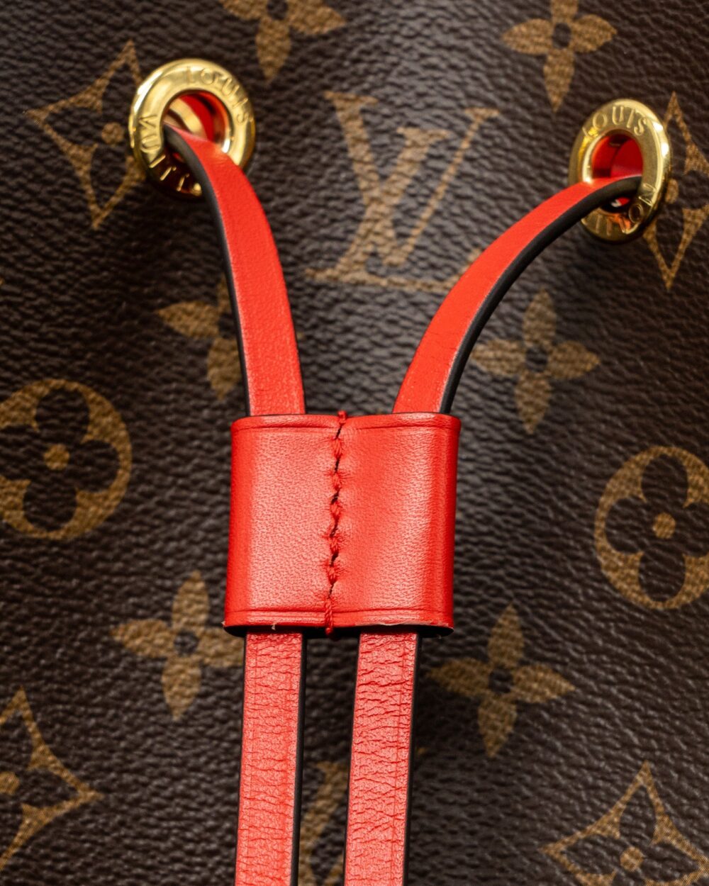 AAA Replica Louis Vuitton LV NEONOE MONOGRAM CANVAS / RED GHW