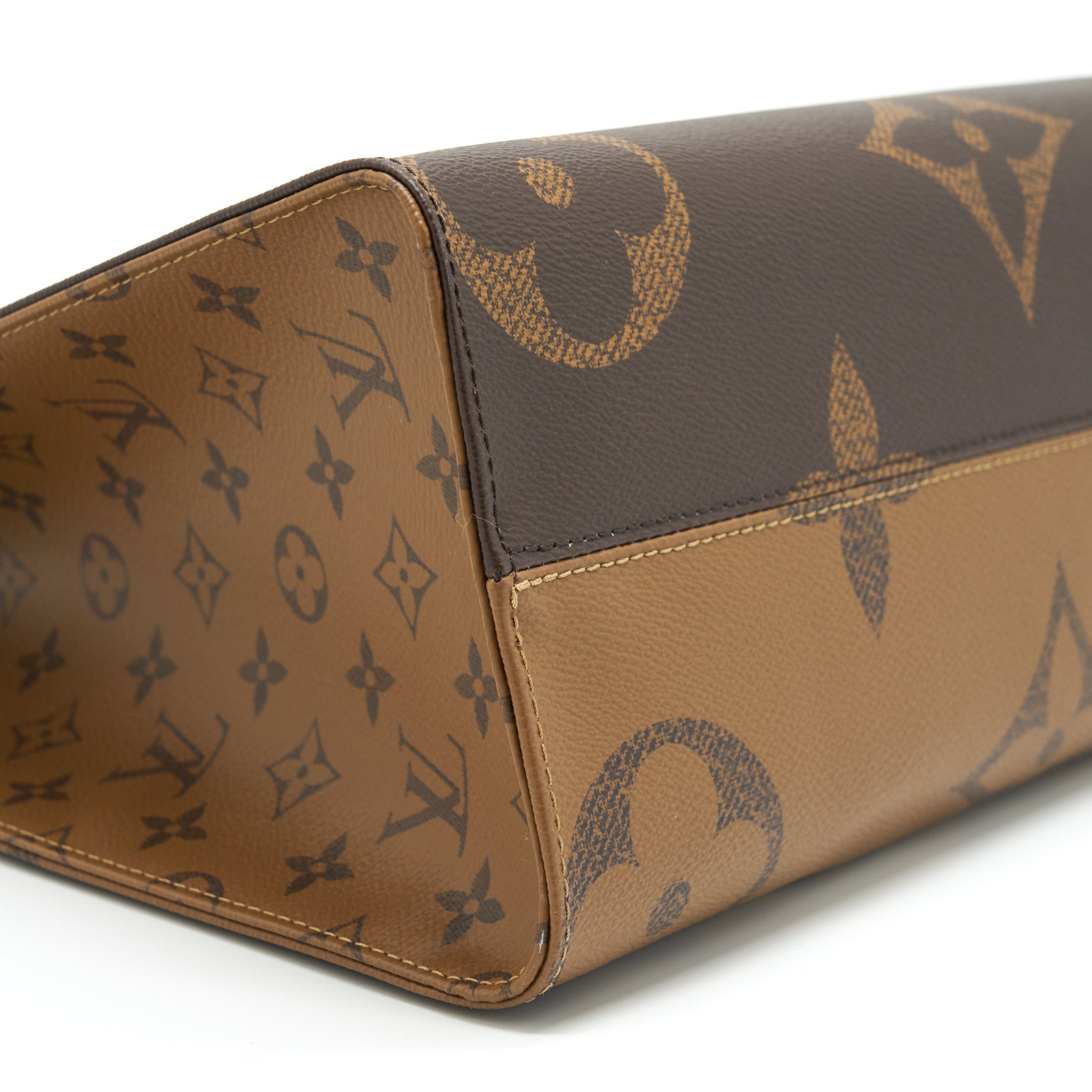 AAA Replica Louis Vuitton LV ON THE GO MM MONOGRAM CANVAS