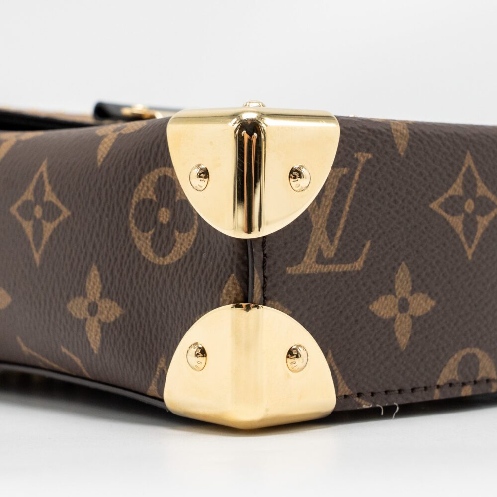 AAA Replica Louis Vuitton LV TOP HANDLE CAMERA BOX MONOGRAM REVERSE CANVAS GHW M82465