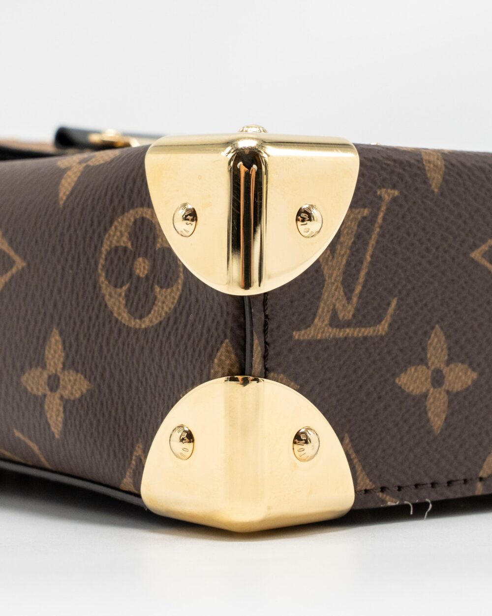 AAA Replica Louis Vuitton LV TOP HANDLE CAMERA BOX MONOGRAM REVERSE CANVAS GHW M82465