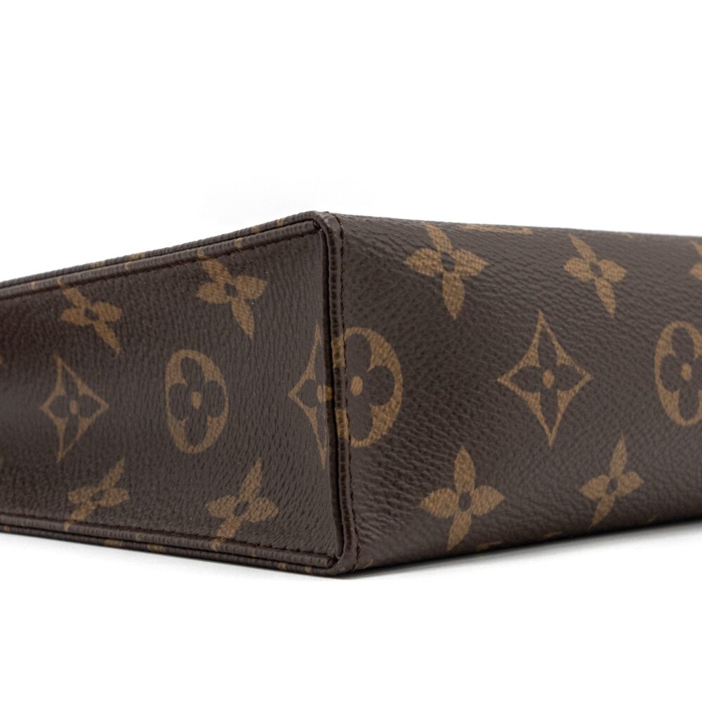 AAA Replica Louis Vuitton LV TOILETRY POCHETTE 26 MONOGRAM CANVAS GHW