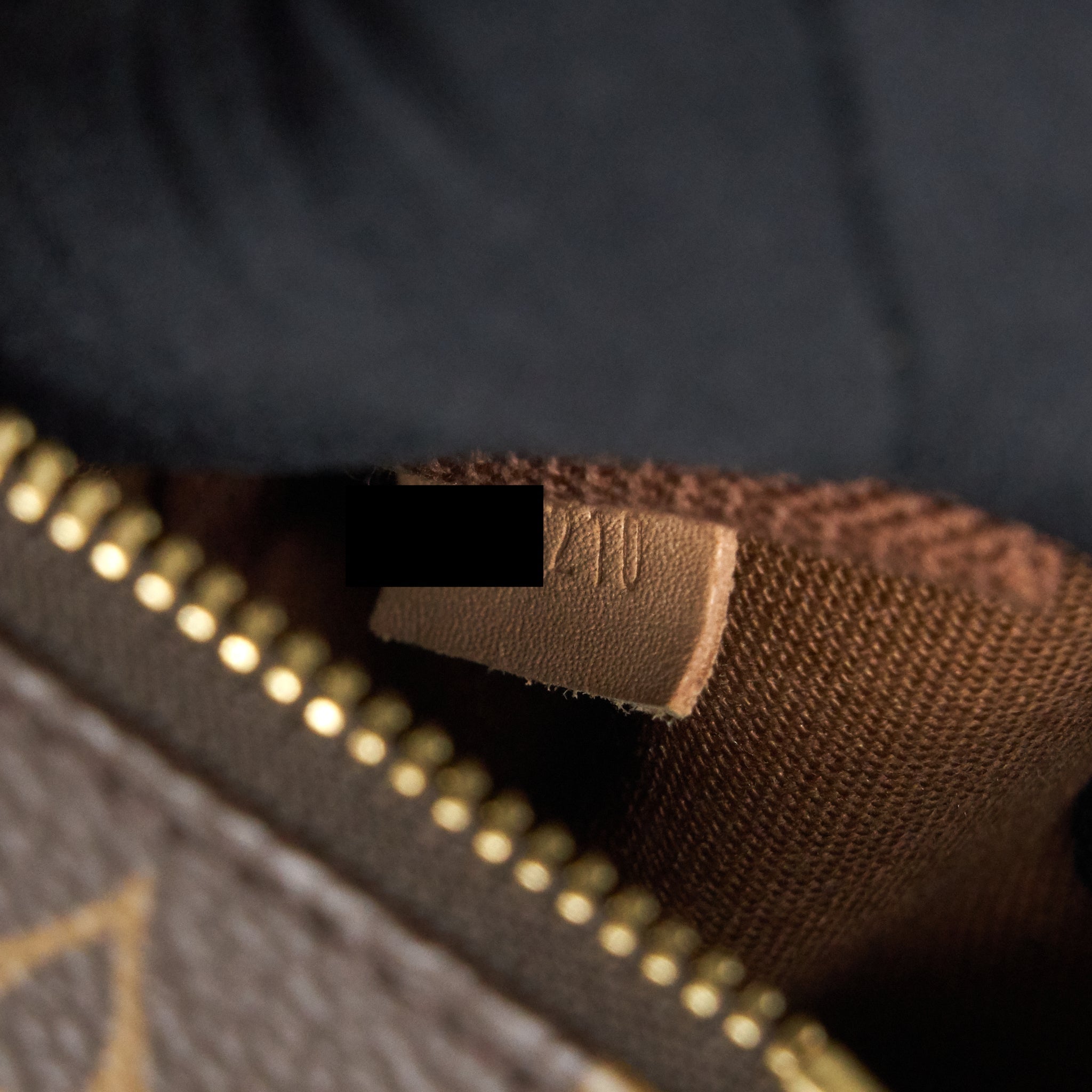 AAA Replica Louis Vuitton LV MINI POCHETTE ACCESSORIES MONOGRAM GHW