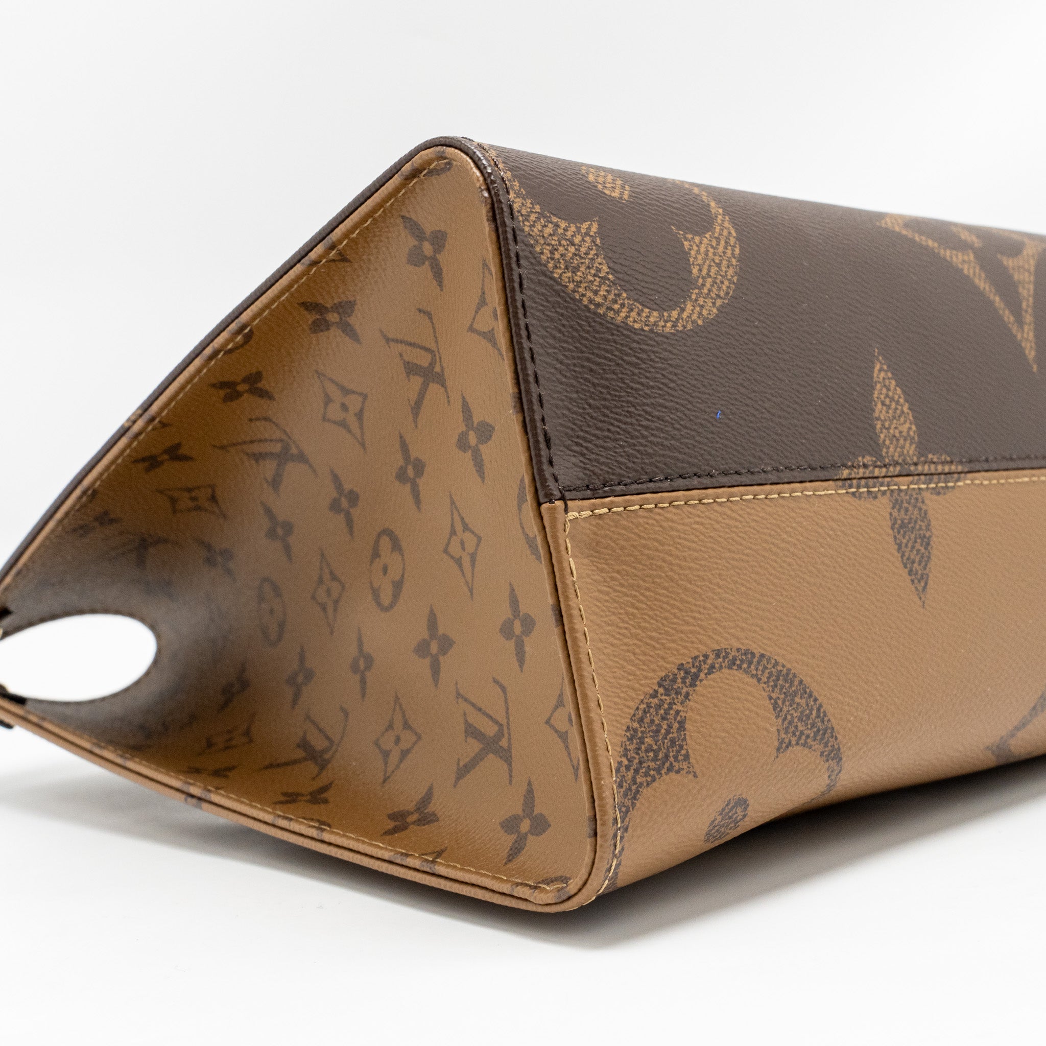 AAA Replica Louis Vuitton LV ONTHEGO MM MONOGRAM CANVAS GHW