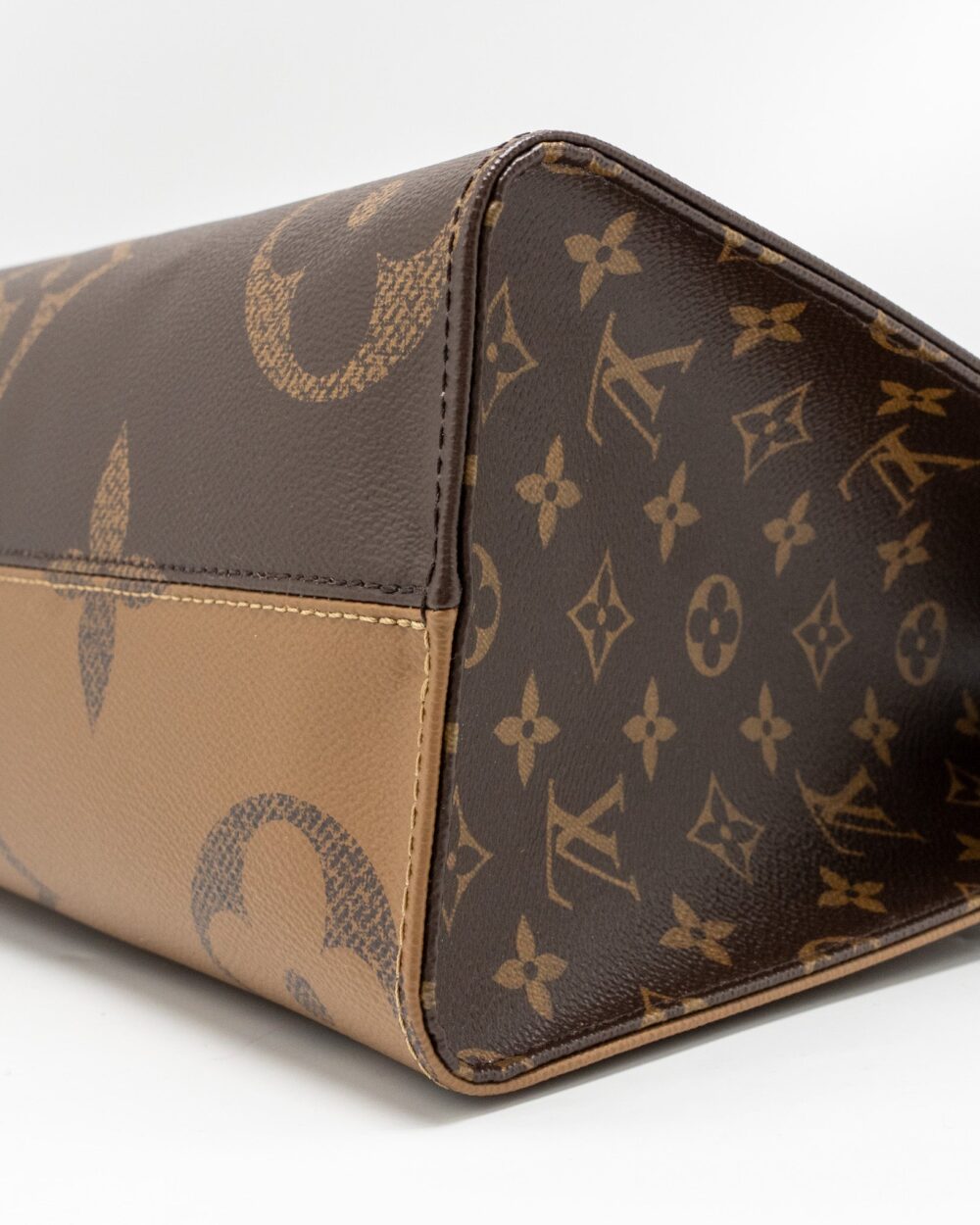 AAA Replica Louis Vuitton LV ONTHEGO MM MONOGRAM CANVAS GHW