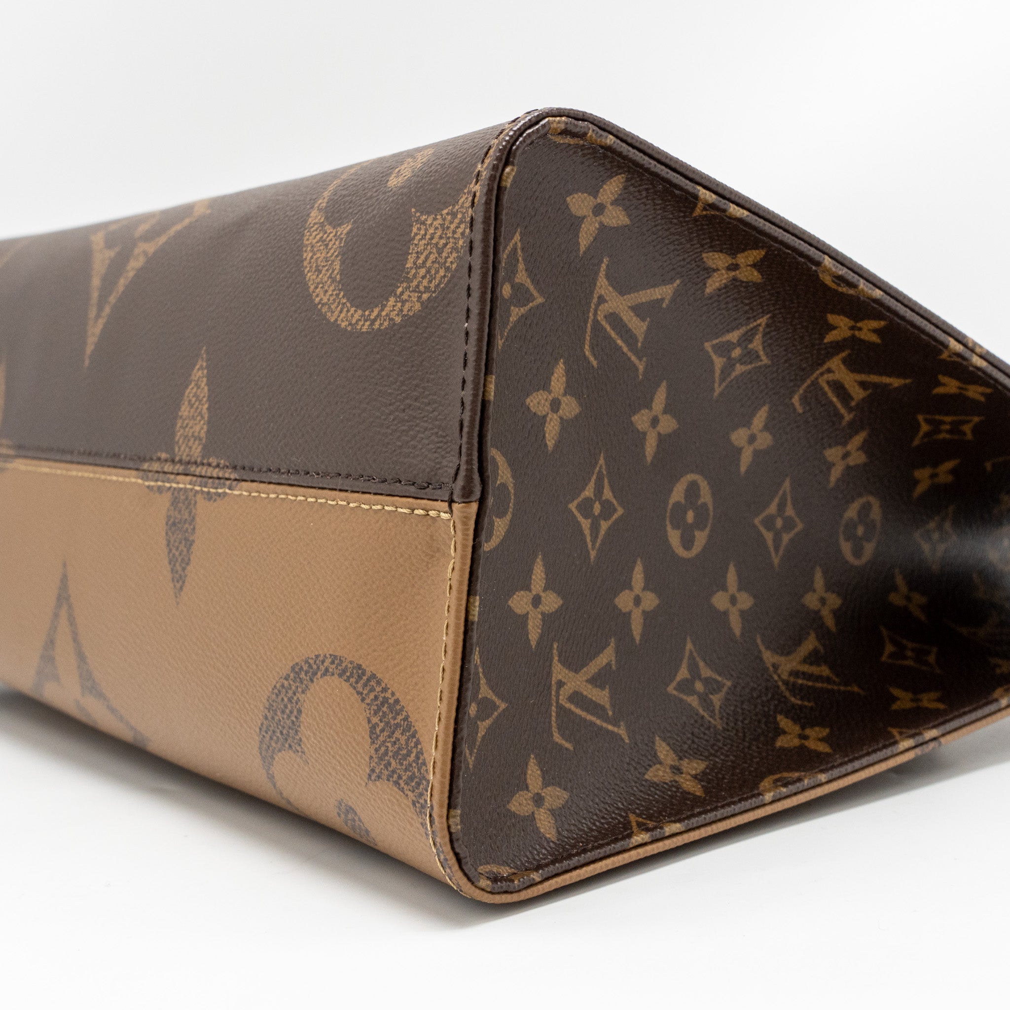 AAA Replica Louis Vuitton LV ONTHEGO MM MONOGRAM CANVAS GHW
