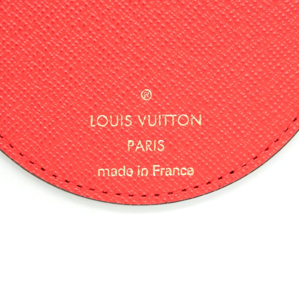 AAA Replica Louis Vuitton LV ILLUSTRE LONDON XMAS BAG CHARM AND KEY HOLDER