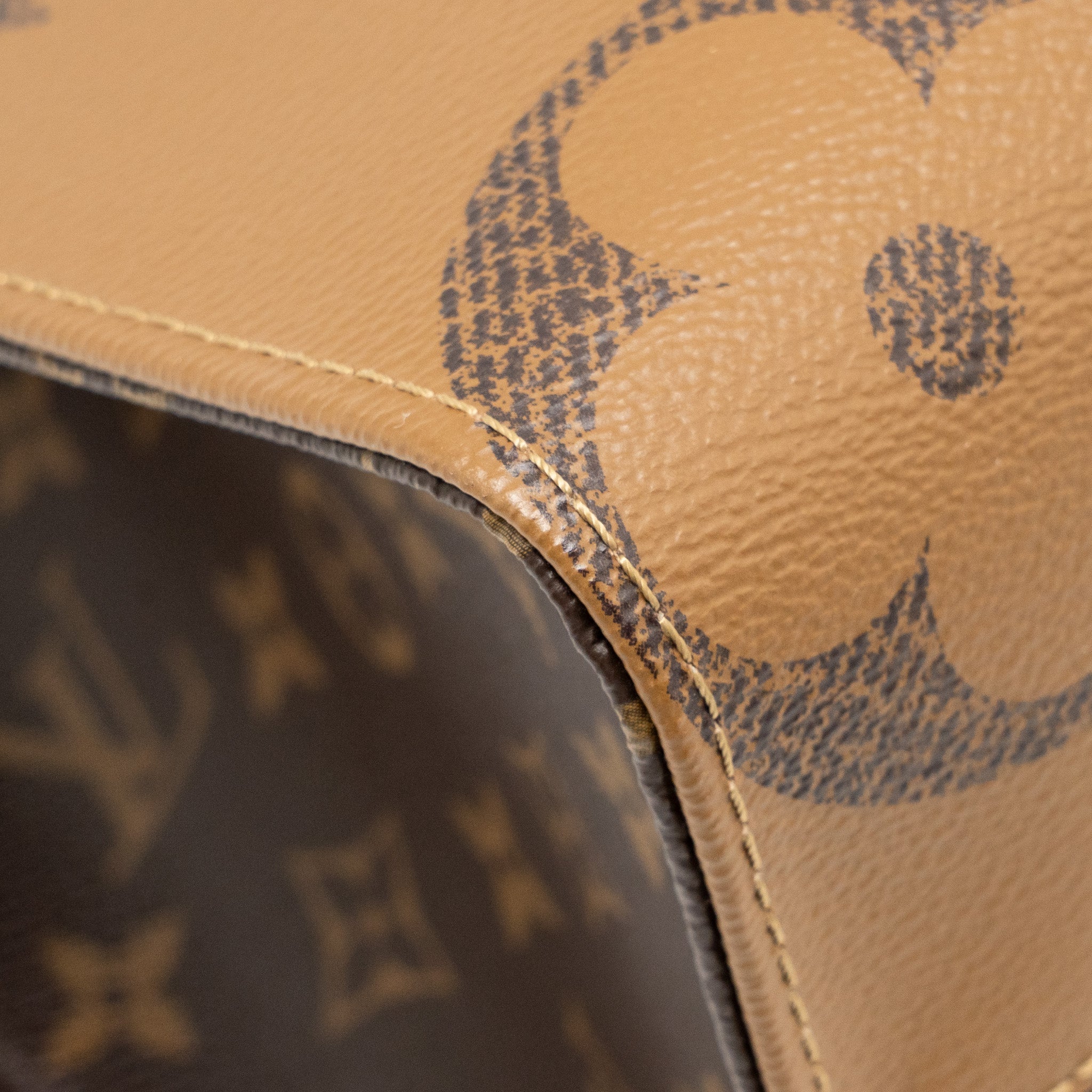AAA Replica Louis Vuitton LV ONTHEGO MM MONOGRAM CANVAS GHW