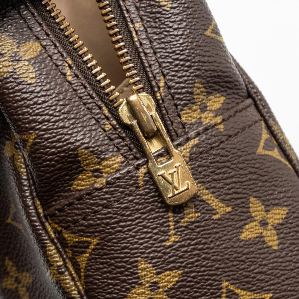 AAA Replica Louis Vuitton LV VINTAGE TROUSSE TOILETTE 28 COSMETIC BAG MONOGRAM CANVAS GHW