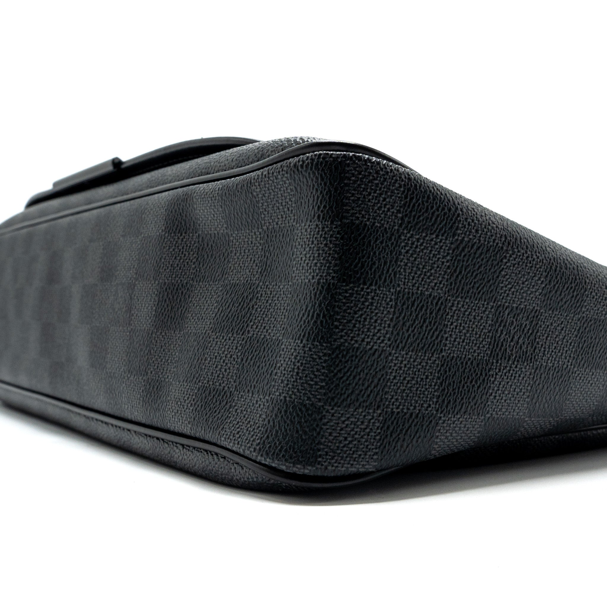 AAA Replica Louis Vuitton LV LARGE MESSANGER BAG DAMIER GRAPHITE CANVAS SHW