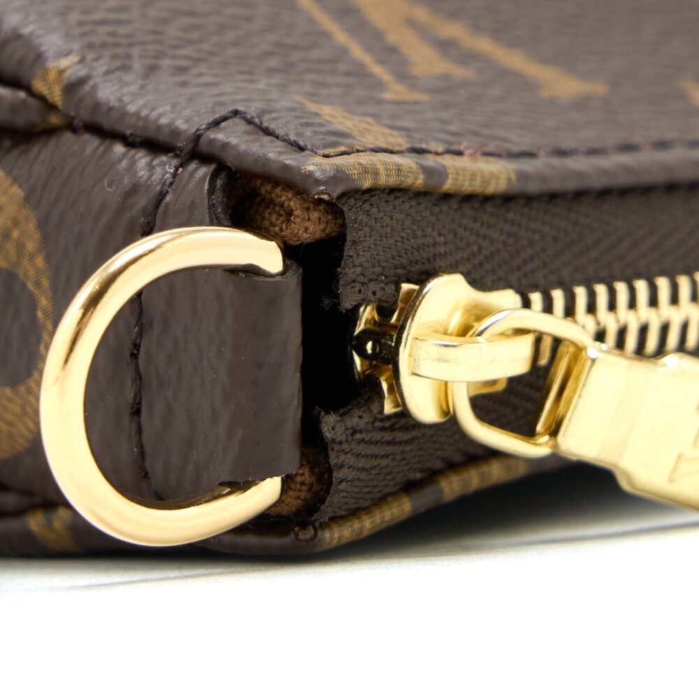 AAA Replica Louis Vuitton LV POCHETTE ACCESSORIES MONOGRAM CANVAS GHW (NEW VERSION)