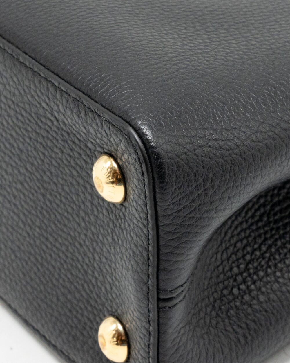 AAA Replica Louis Vuitton LV CAPUCINES MM TAURILLON LEATHER BLACK GHW