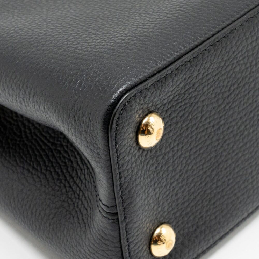 AAA Replica Louis Vuitton LV CAPUCINES MM TAURILLON LEATHER BLACK GHW