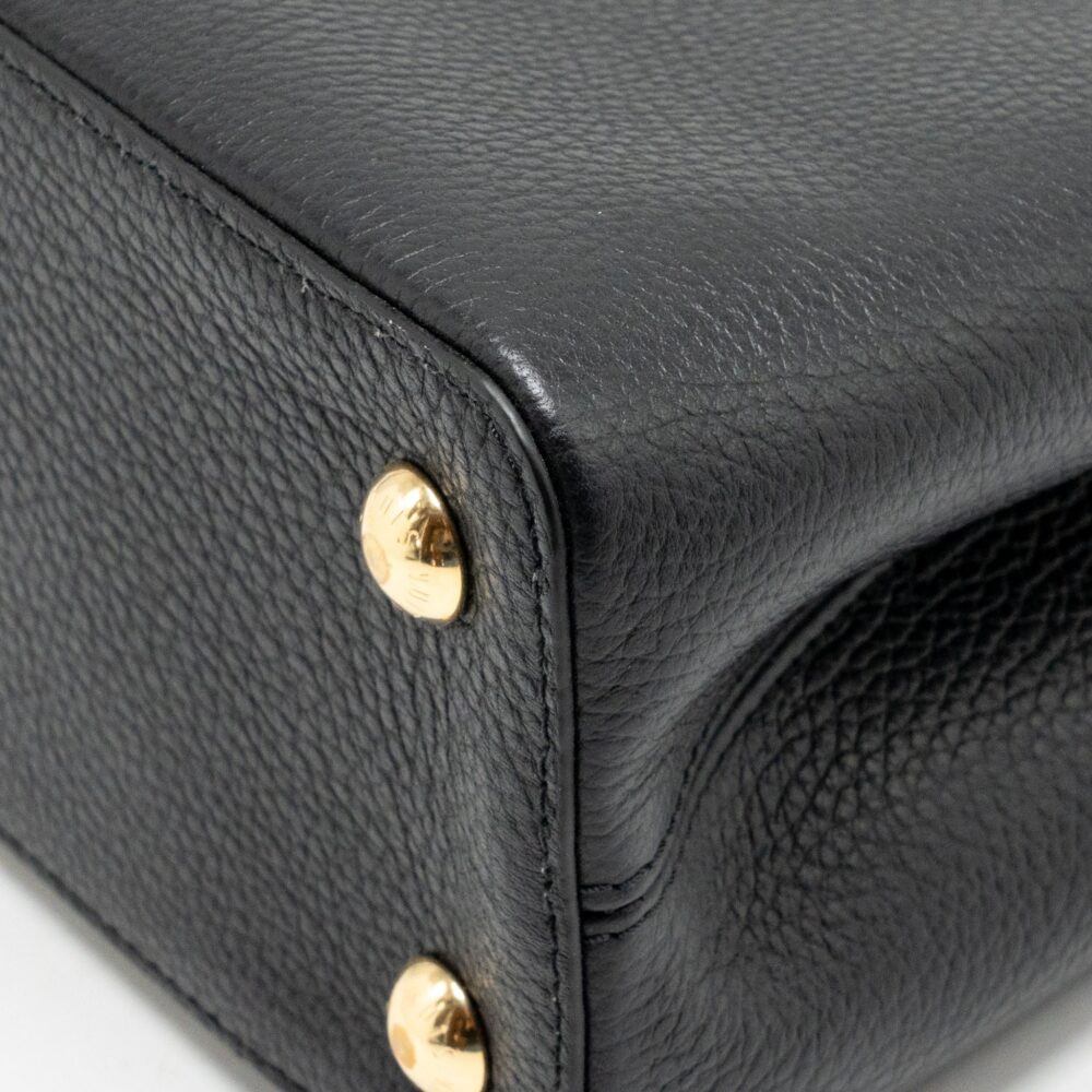 AAA Replica Louis Vuitton LV CAPUCINES MM TAURILLON LEATHER BLACK GHW