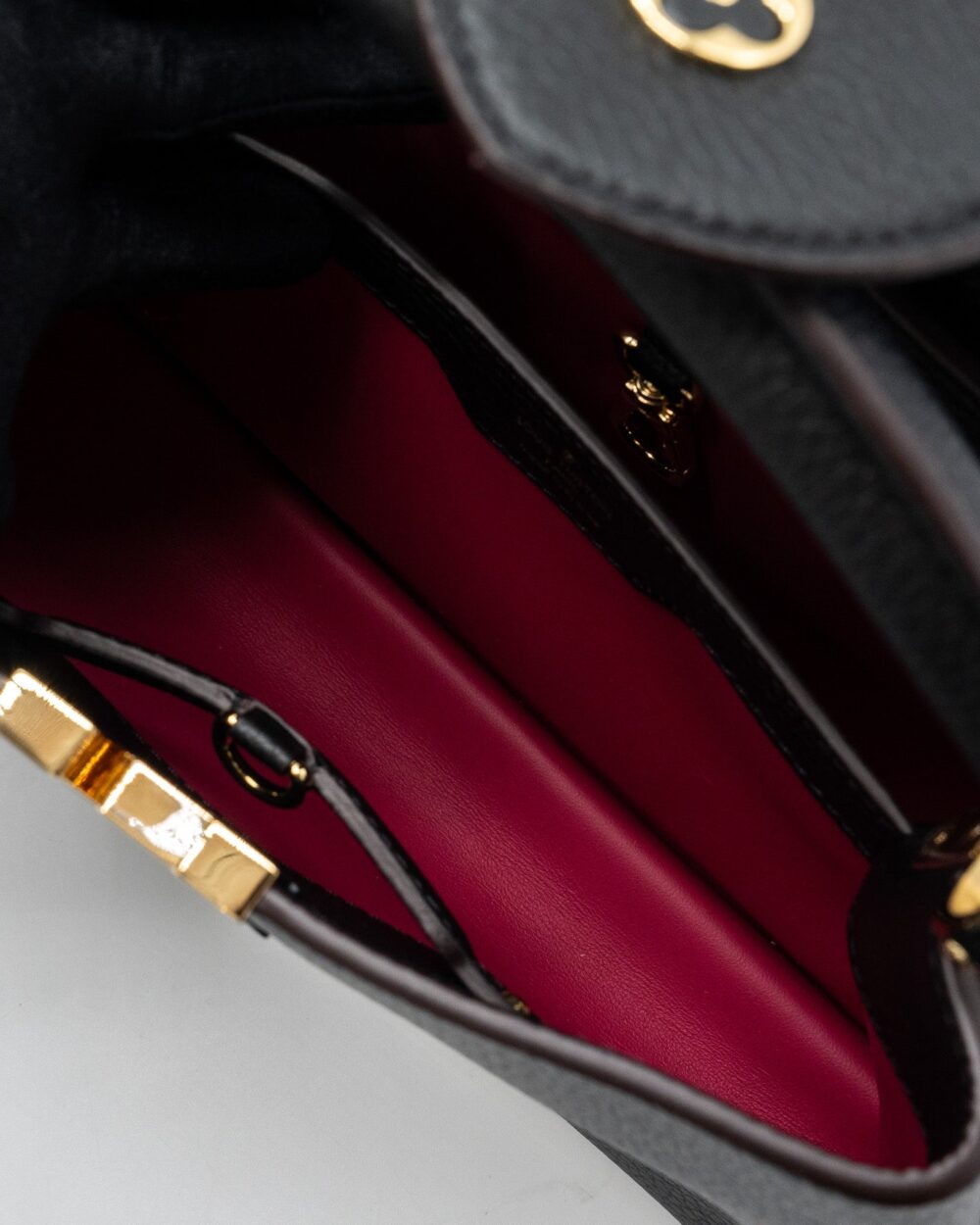 AAA Replica Louis Vuitton LV CAPUCINES BB TAURILLON BLACK GHW(NEW VERSION)