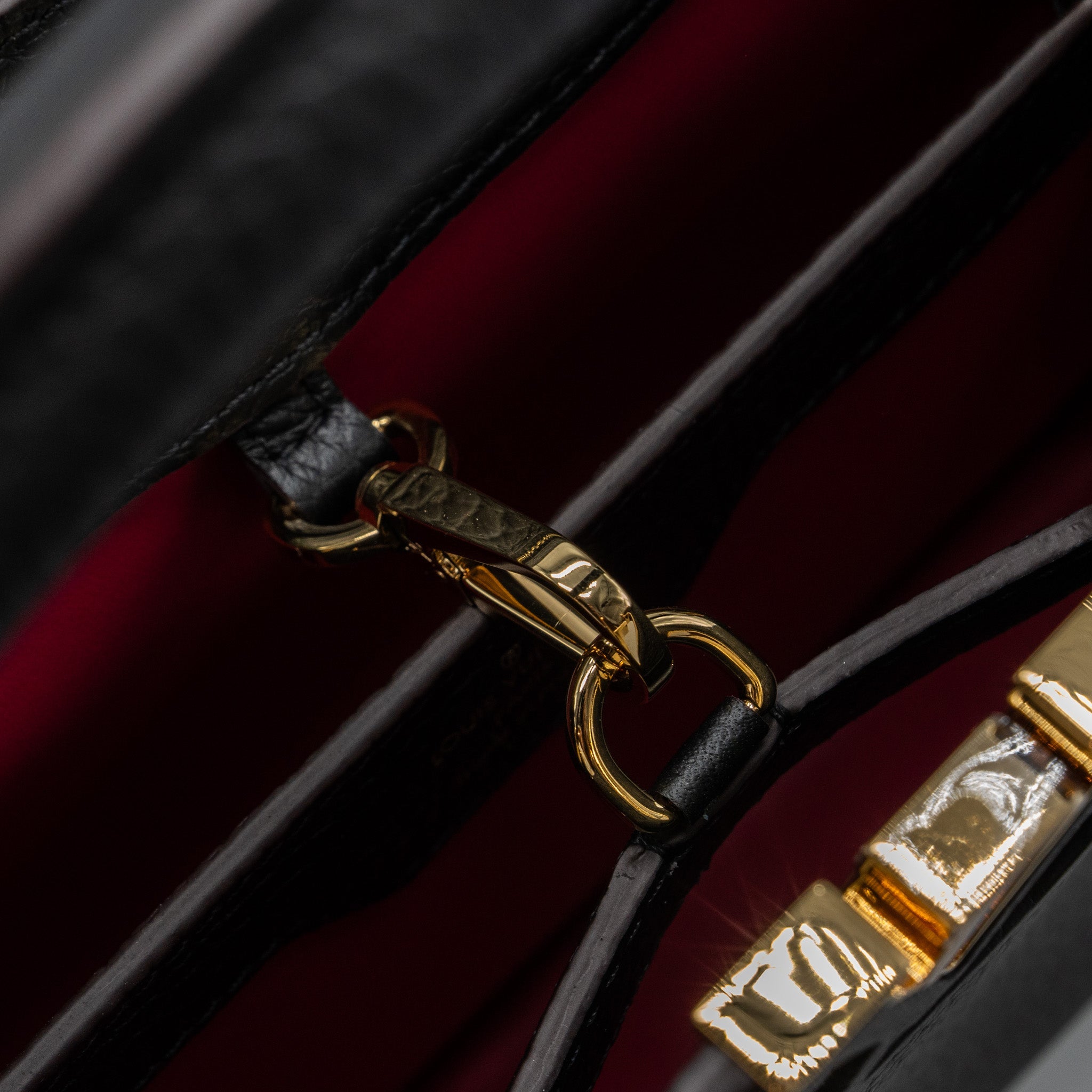 AAA Replica Louis Vuitton LV CAPUCINES BB TAURILLON BLACK GHW(NEW VERSION)
