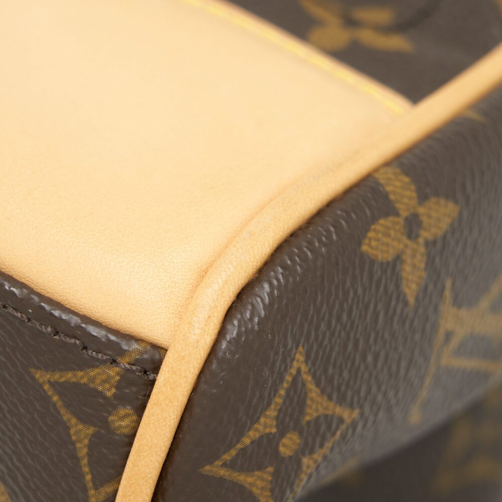 AAA Replica Louis Vuitton LV BEVERLY MM SHOULDER BAG MONOGRAM CANVAS AND LEATHER GHW