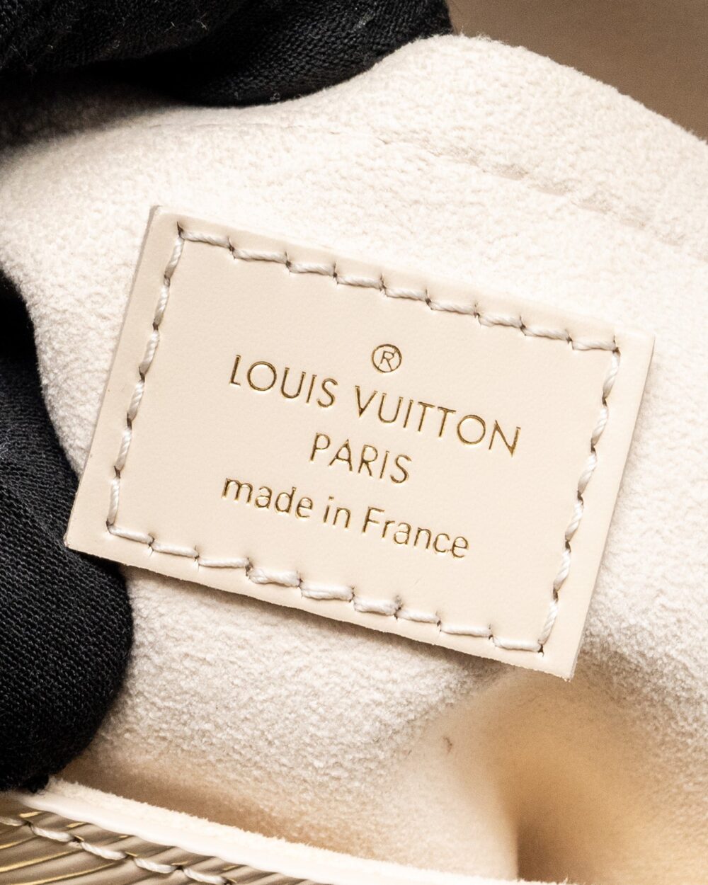 AAA Replica Louis Vuitton LV CLUNNY MINI EPI CREAM WHITE/MULTICOLOUR STRAP SHW