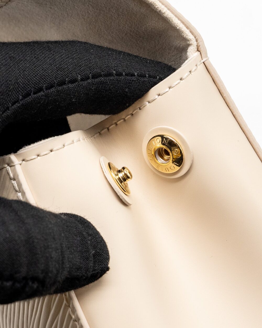 AAA Replica Louis Vuitton LV CLUNNY MINI EPI CREAM WHITE/MULTICOLOUR STRAP SHW