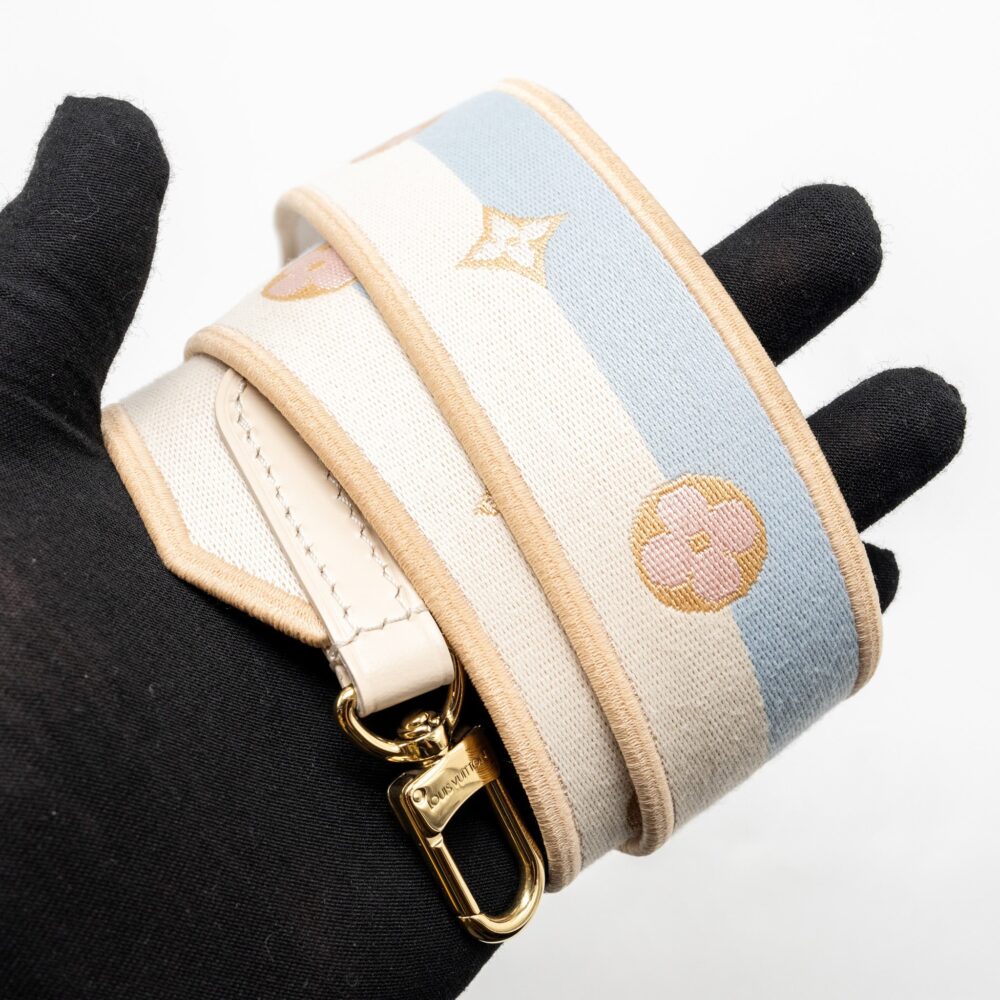 AAA Replica Louis Vuitton LV CLUNNY MINI EPI CREAM WHITE/MULTICOLOUR STRAP SHW