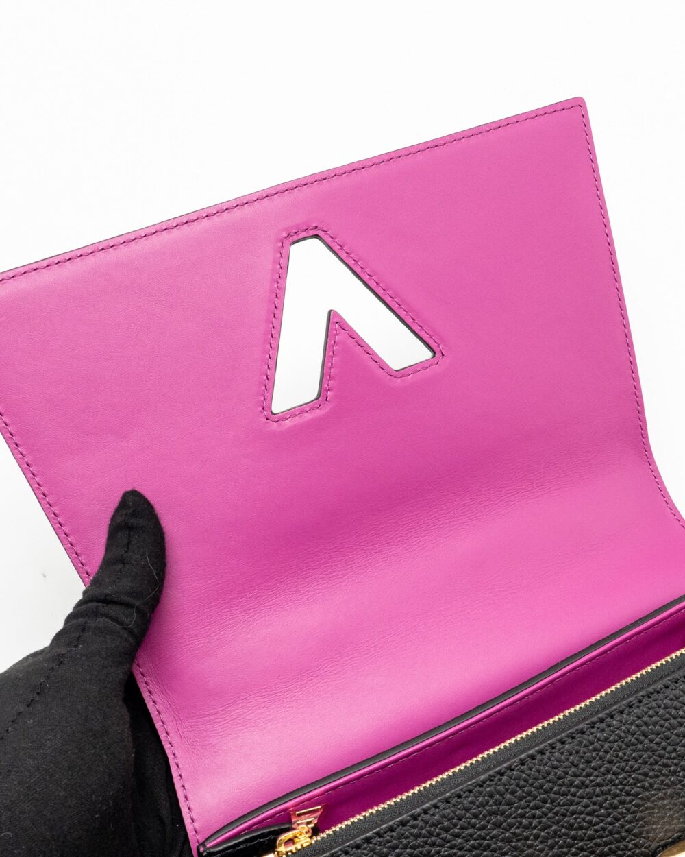 AAA Replica Louis Vuitton LV TWIST ONE HANDLE PM TAURILLON LEATHER BLACK/PINK GHW
