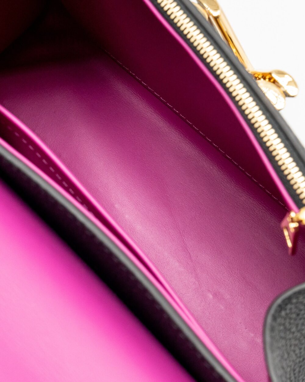 AAA Replica Louis Vuitton LV TWIST ONE HANDLE PM TAURILLON LEATHER BLACK/PINK GHW