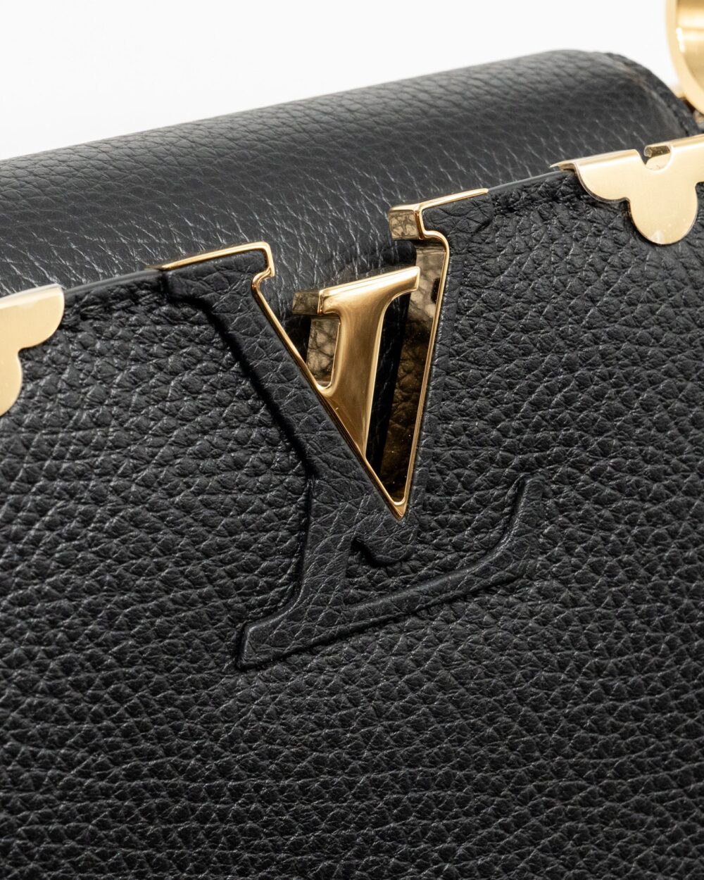 AAA Replica Louis Vuitton LV CAPUCINES MM TAURILLON LEATHER BLACK GHW