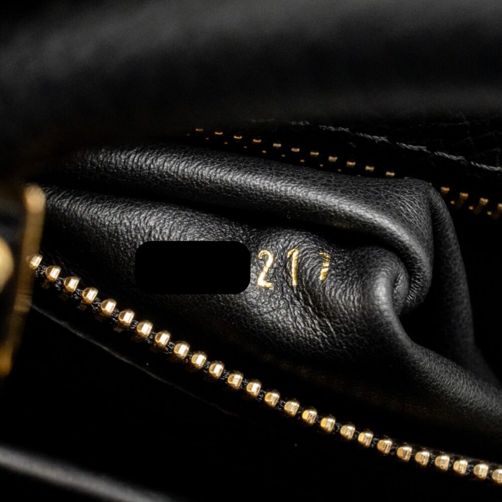 AAA Replica Louis Vuitton LV CAPUCINES MM TAURILLON LEATHER BLACK GHW