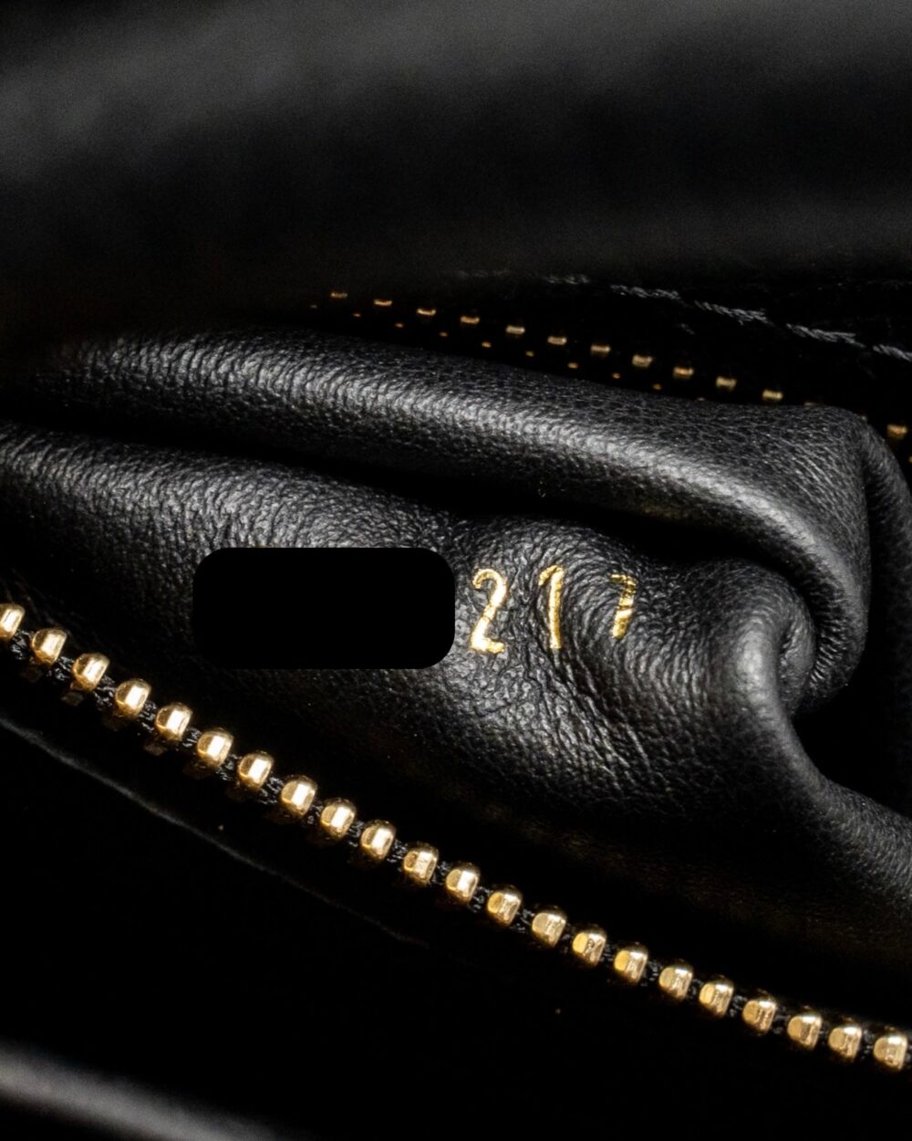 AAA Replica Louis Vuitton LV CAPUCINES MM TAURILLON LEATHER BLACK GHW