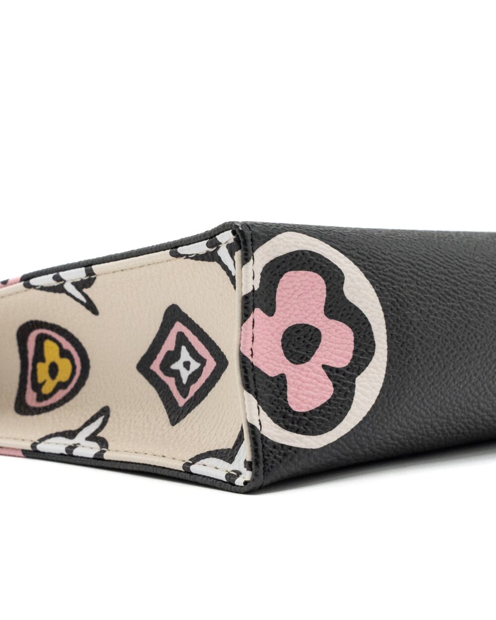 AAA Replica Louis Vuitton LV WILD AT HEART TOILETRY POCHETTE CANVAS BLACK / WHITE/ PINK GHW