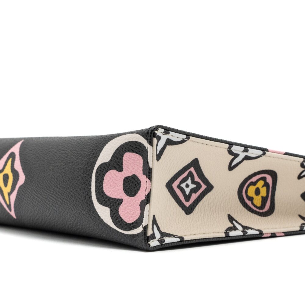 AAA Replica Louis Vuitton LV WILD AT HEART TOILETRY POCHETTE CANVAS BLACK / WHITE/ PINK GHW