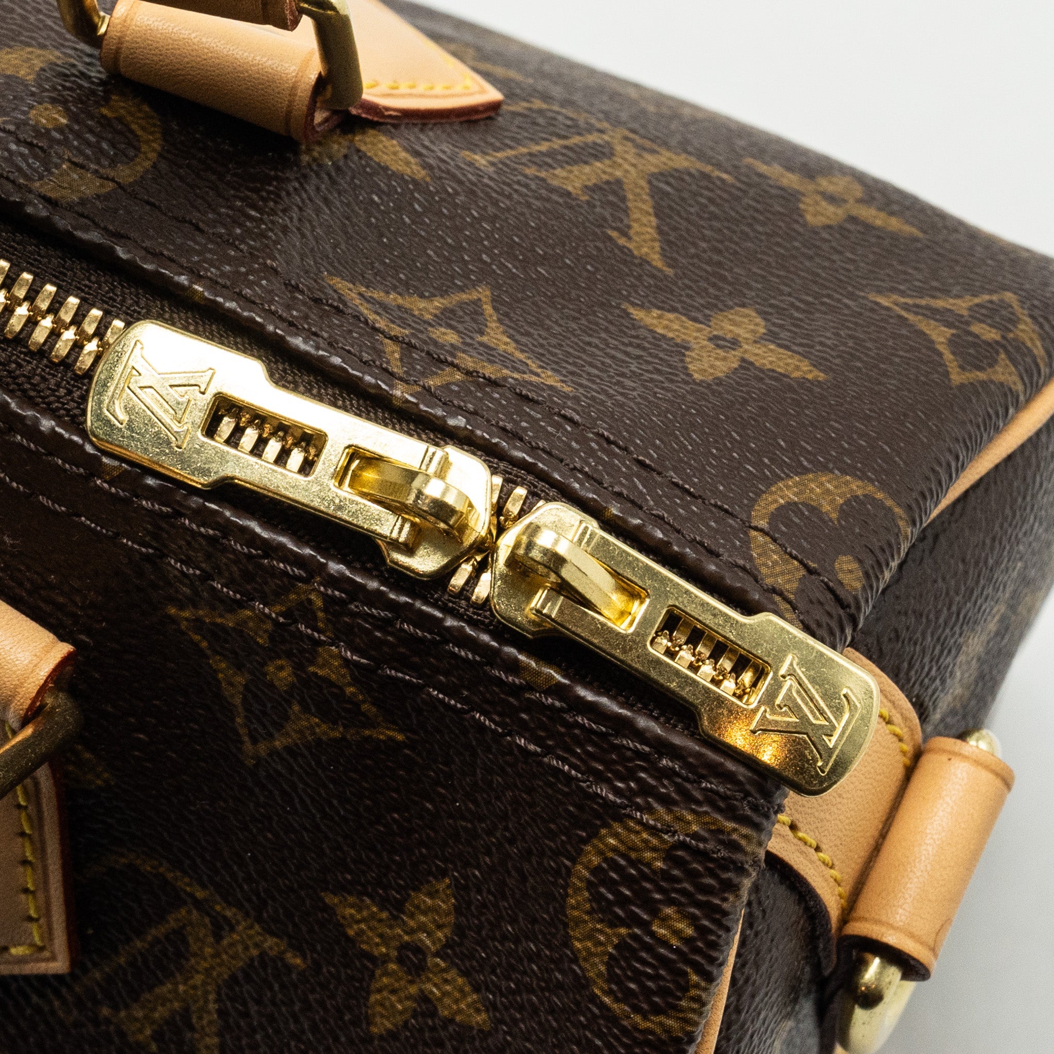 AAA Replica Louis Vuitton LV SPEEDY BANDOULIERE 25 MONOGRAM CANVAS GHW