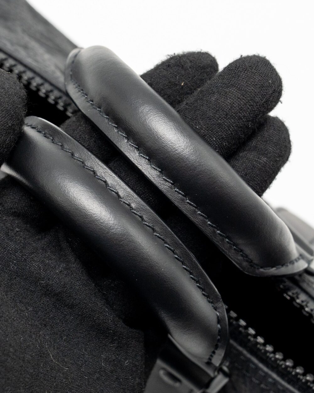 AAA Replica Louis Vuitton LV KEEPALL BANDOULIERE 25 MONOGRAM TAURILLON LEATHER BLACK WITH BLACK HARDWARE