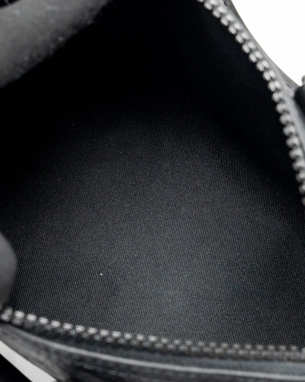 AAA Replica Louis Vuitton LV KEEPALL BANDOULIERE 25 MONOGRAM TAURILLON LEATHER BLACK WITH BLACK HARDWARE