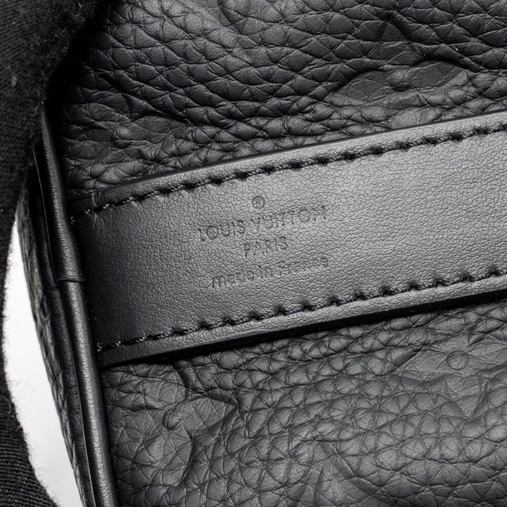 AAA Replica Louis Vuitton LV KEEPALL BANDOULIERE 25 MONOGRAM TAURILLON LEATHER BLACK WITH BLACK HARDWARE