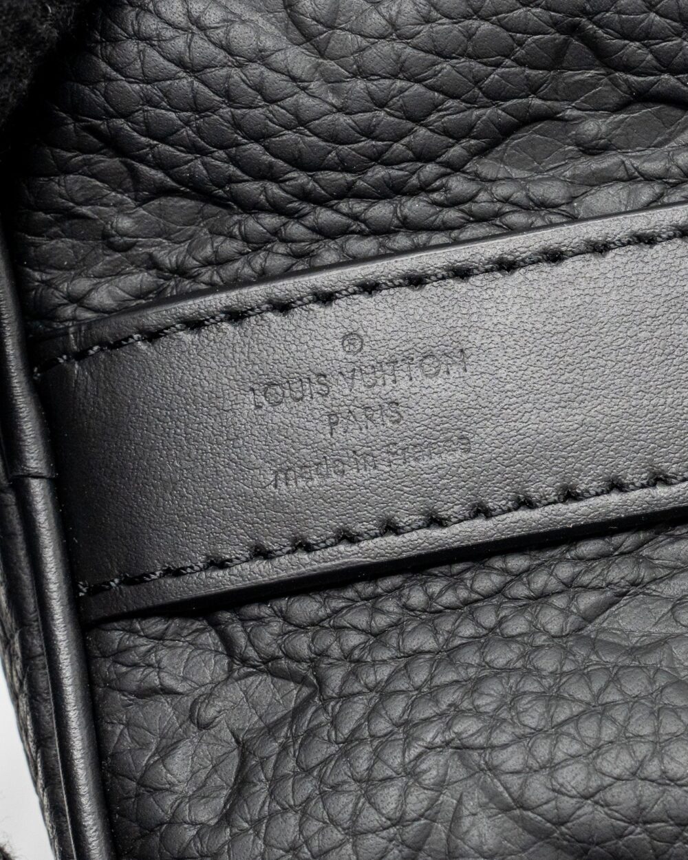 AAA Replica Louis Vuitton LV KEEPALL BANDOULIERE 25 MONOGRAM TAURILLON LEATHER BLACK WITH BLACK HARDWARE