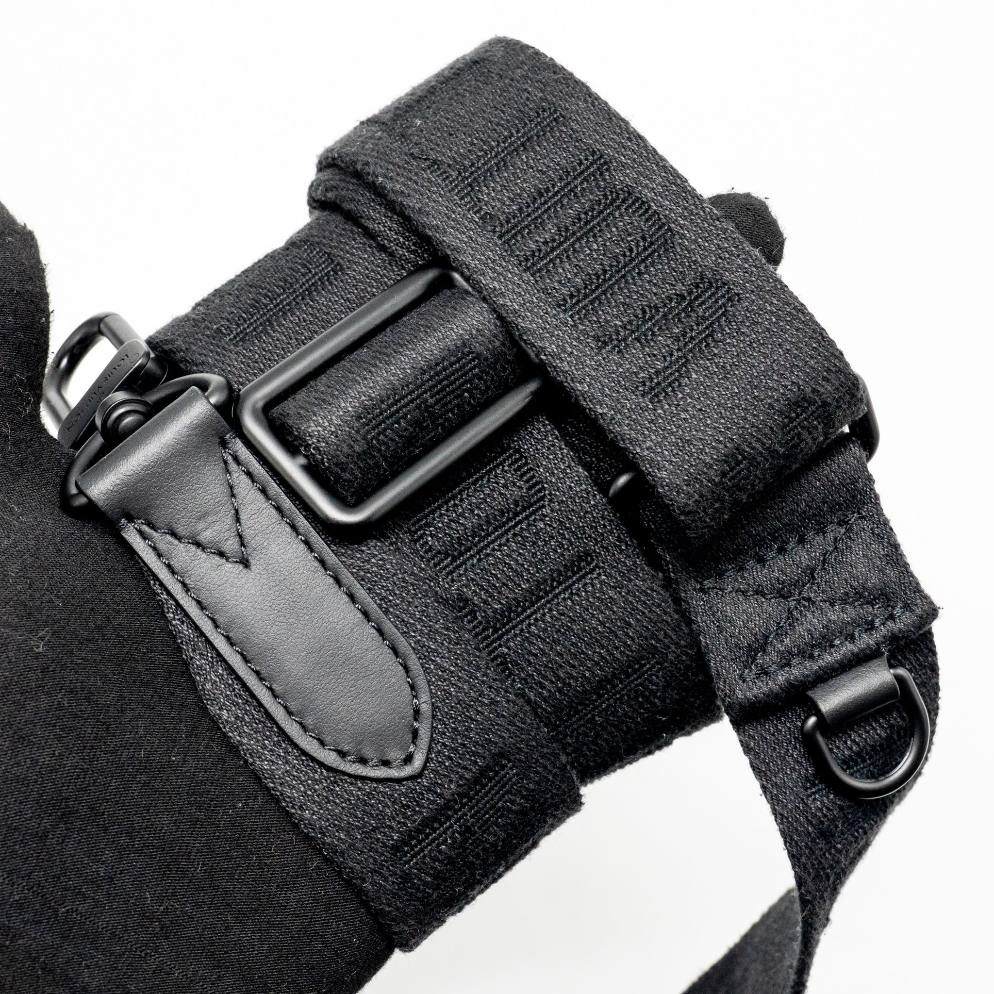 AAA Replica Louis Vuitton LV KEEPALL BANDOULIERE 25 MONOGRAM TAURILLON LEATHER BLACK WITH BLACK HARDWARE