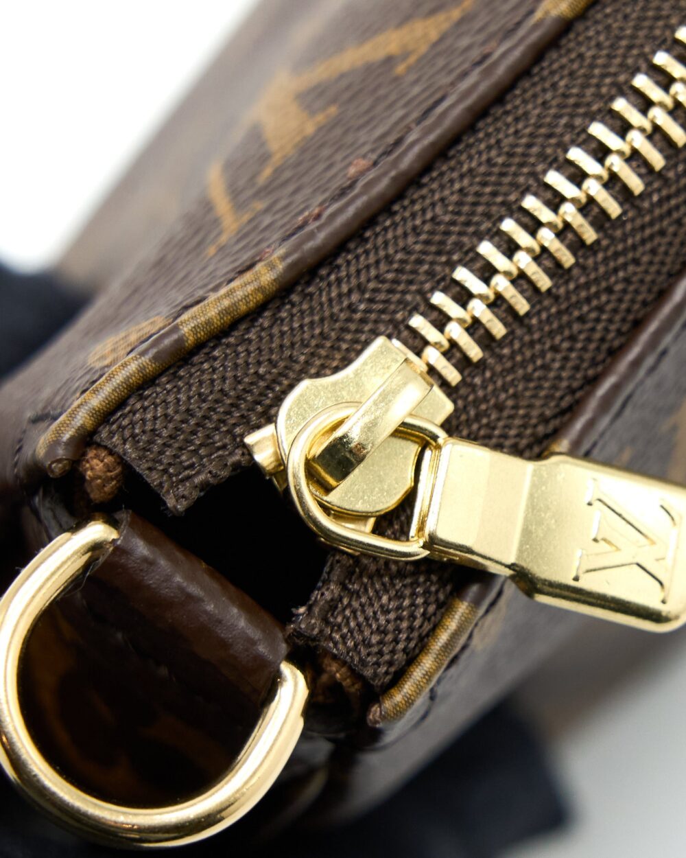 AAA Replica Louis Vuitton LV POCHETTE ACCESSORIES MONOGRAM CANVAS GHW (NEW VERSION)