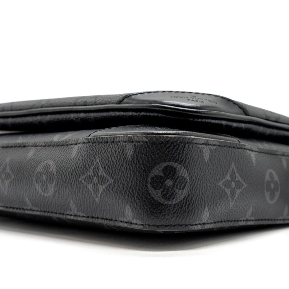 AAA Replica Louis Vuitton LV TRIO MESSENGER BAG MONOGRAM ECLIPSE SHW