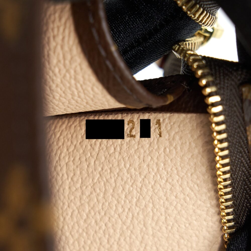 AAA Replica Louis Vuitton LV TOILETRY 26 IN MONOGRAM