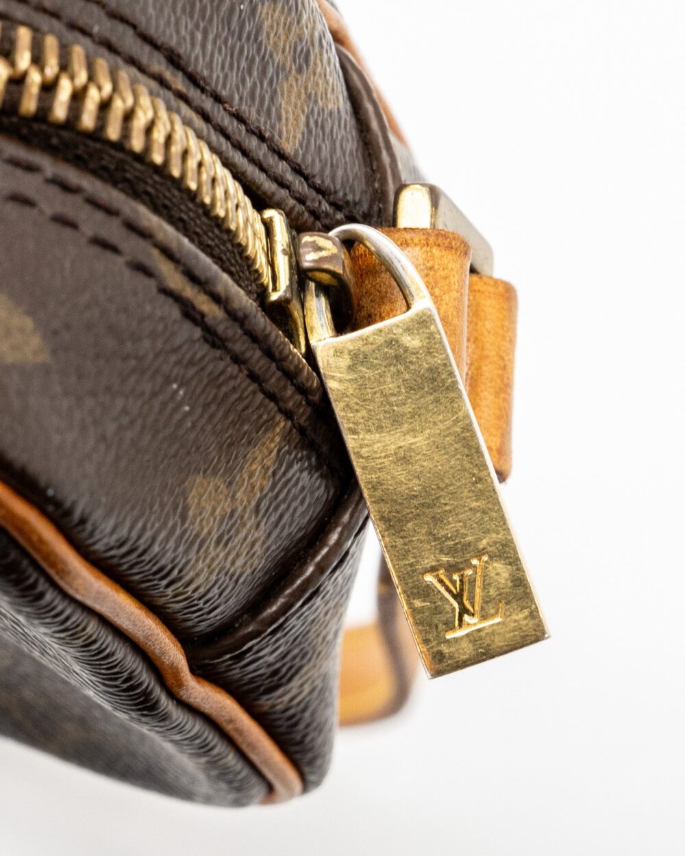 AAA Replica Louis Vuitton LV VINTAGE CITE CLUTCH POCHETTE MONOGRAM CANVAS GHW