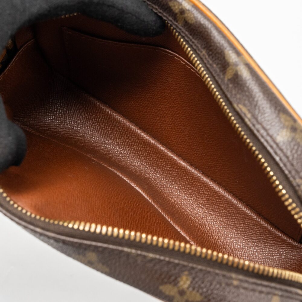 AAA Replica Louis Vuitton LV VINTAGE CITE CLUTCH POCHETTE MONOGRAM CANVAS GHW