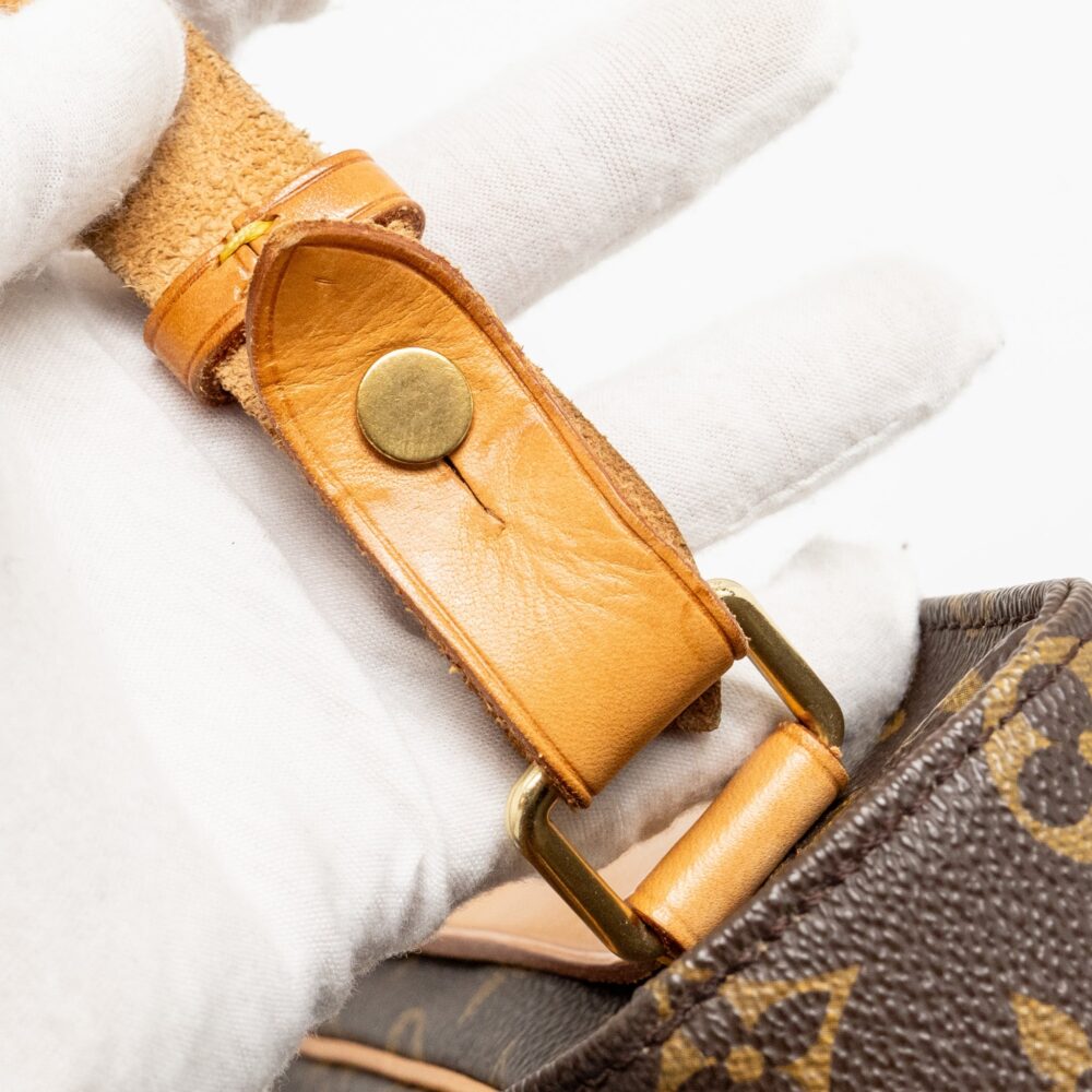 AAA Replica Louis Vuitton LV VINTAGE MESSENGER CROSSBODY BAG MONOGRAM CANVAS GHW