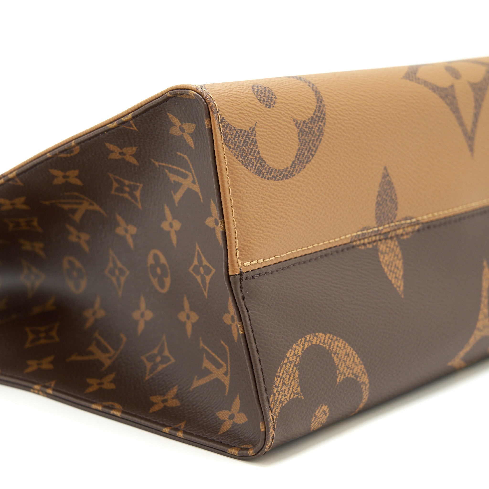 AAA Replica Louis Vuitton LV ON THE GO MM GHW
