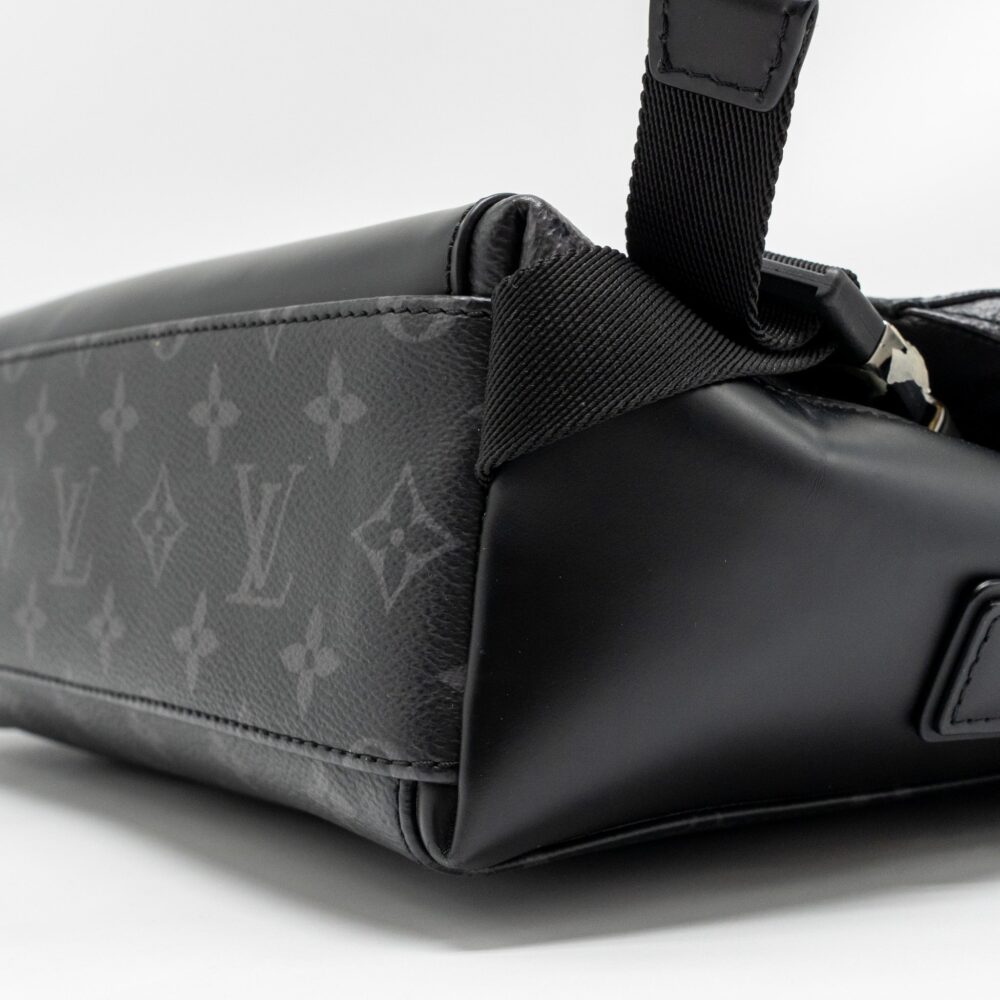 AAA Replica Louis Vuitton LV MESSENGER VOYAGER PM MONOGRAM CANVAS BLACK SHW