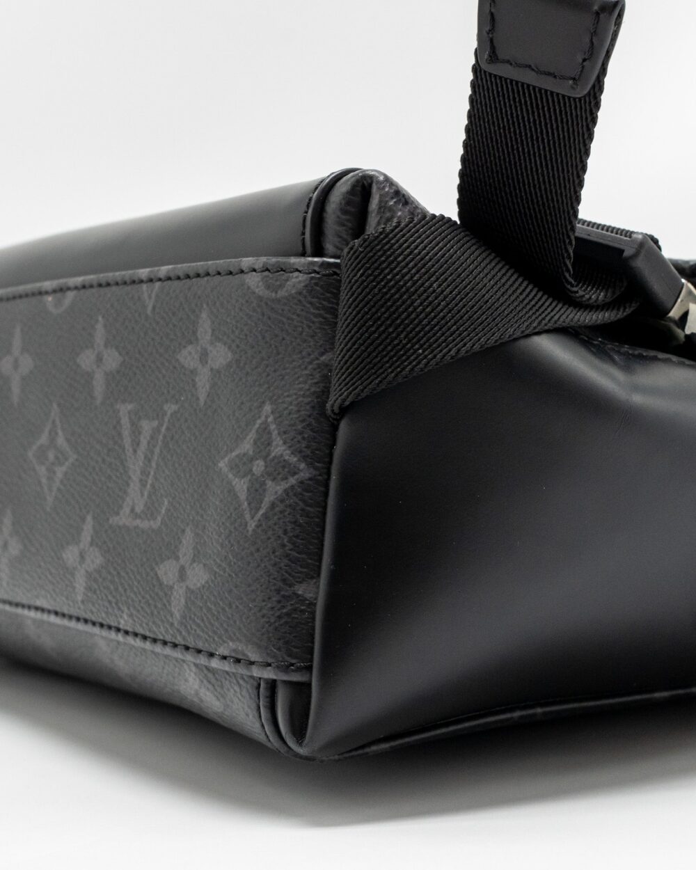 AAA Replica Louis Vuitton LV MESSENGER VOYAGER PM MONOGRAM CANVAS BLACK SHW