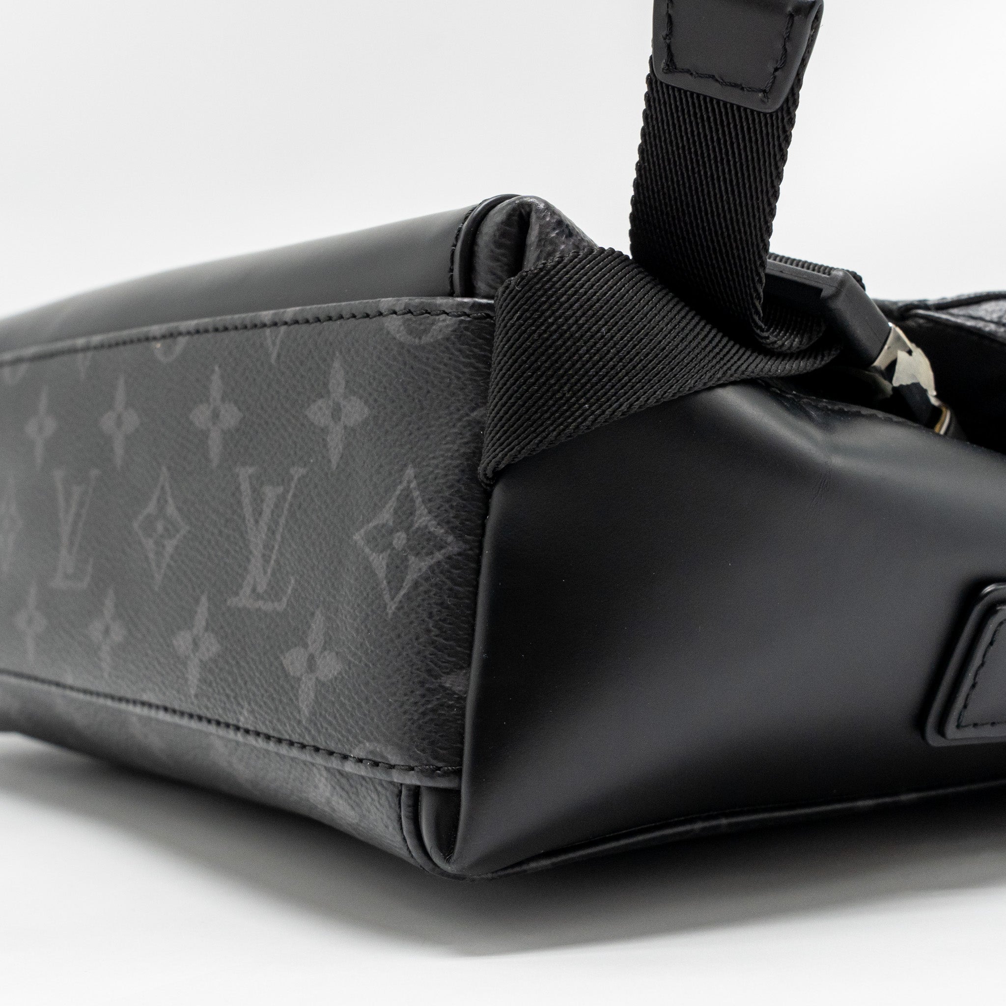 AAA Replica Louis Vuitton LV MESSENGER VOYAGER PM MONOGRAM CANVAS BLACK SHW