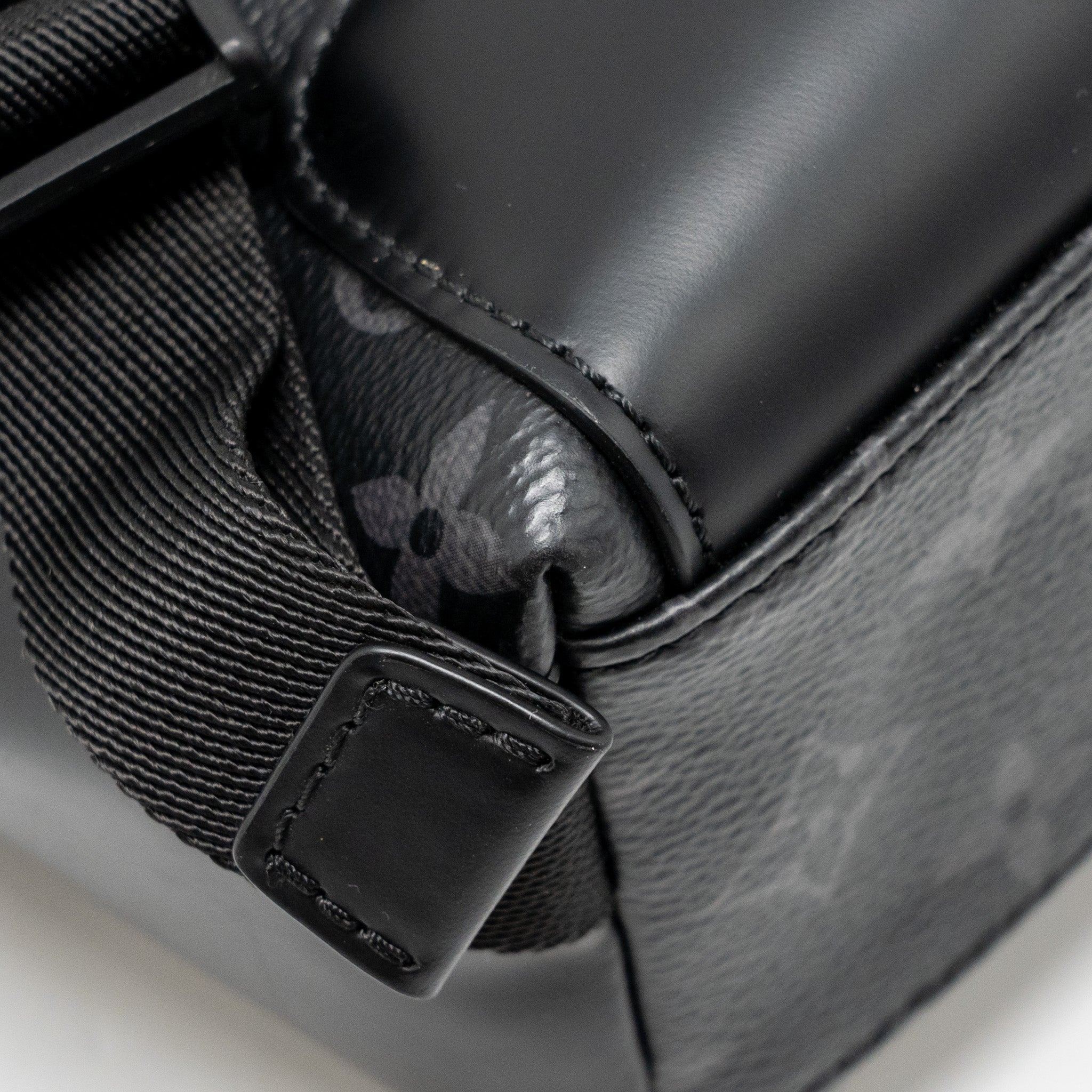 AAA Replica Louis Vuitton LV MESSENGER VOYAGER PM MONOGRAM CANVAS BLACK SHW