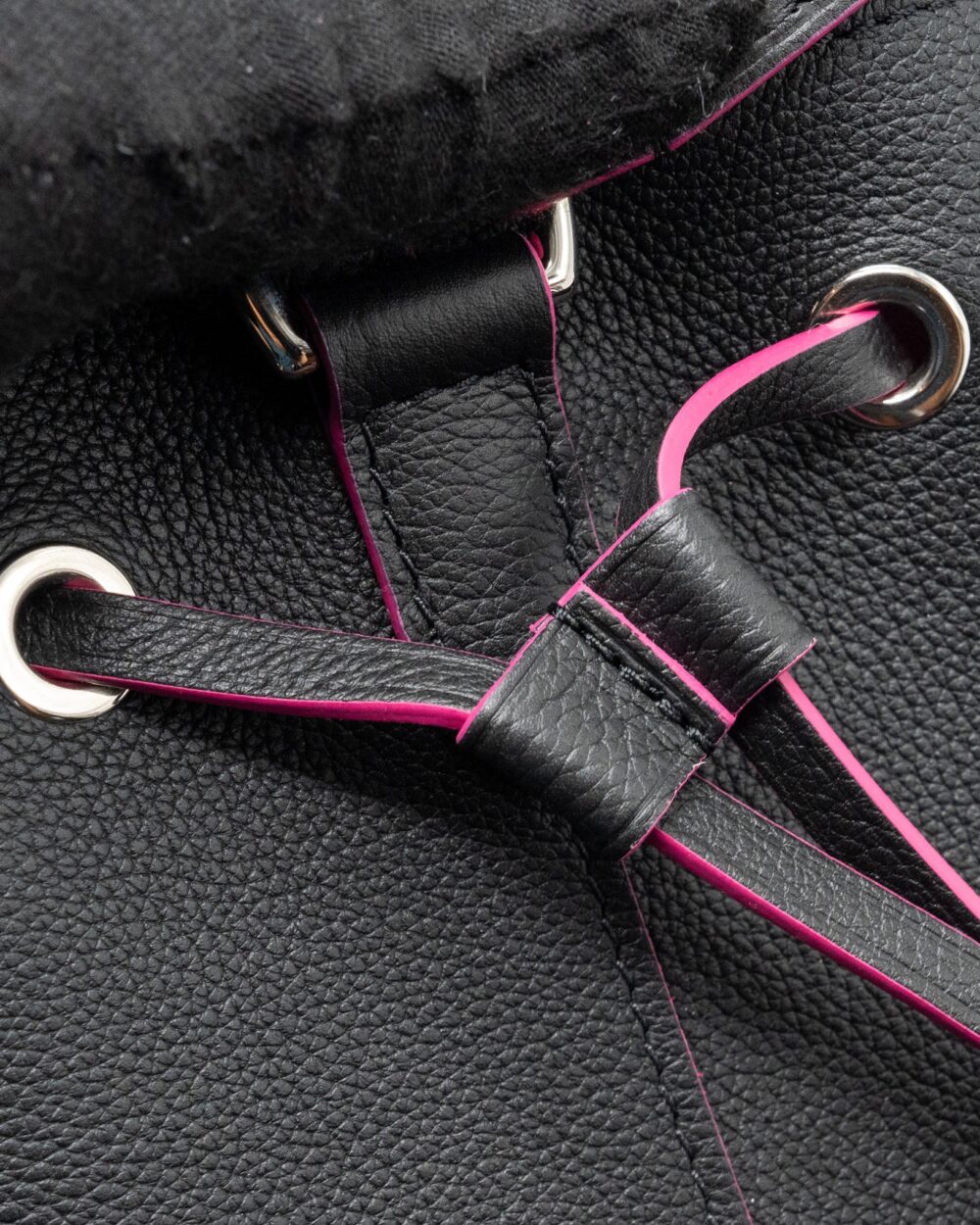 AAA Replica Louis Vuitton LV LOCKME BUCKET BAG CALFSKIN BLACK/PINK SHW