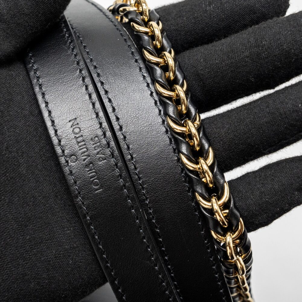 AAA Replica Louis Vuitton LV DAUPHINE MM EPI BLACK GHW