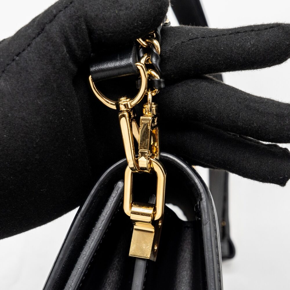 AAA Replica Louis Vuitton LV DAUPHINE MM EPI BLACK GHW